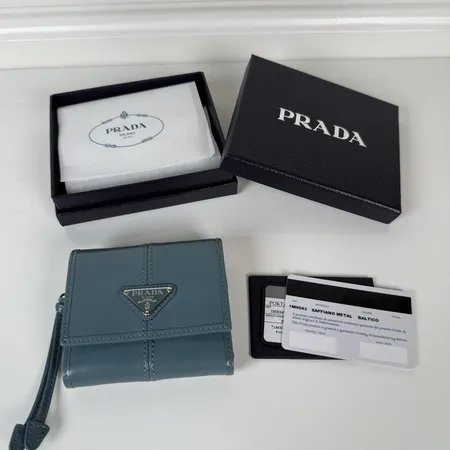 プラダ 折り財布