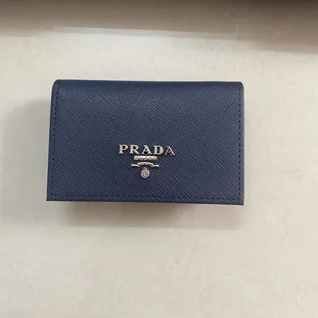 プラダ 長財布