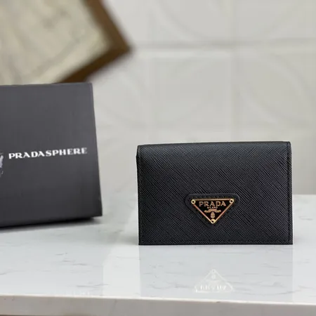 プラダ 長財布