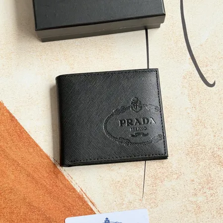 プラダ 折り財布