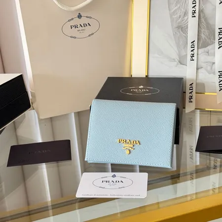 プラダ 折り財布
