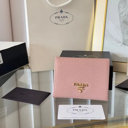 プラダ 折り財布