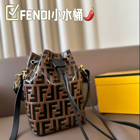 フェンディ キーケース