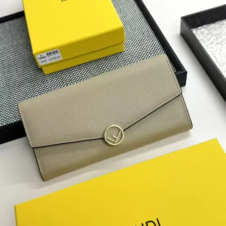 フェンディ 長財布