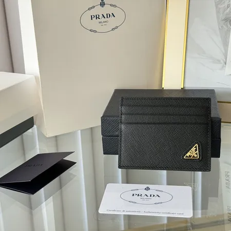 プラダ 長財布
