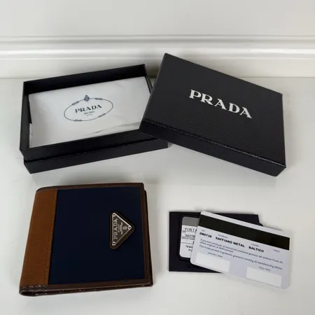 プラダ 折り財布
