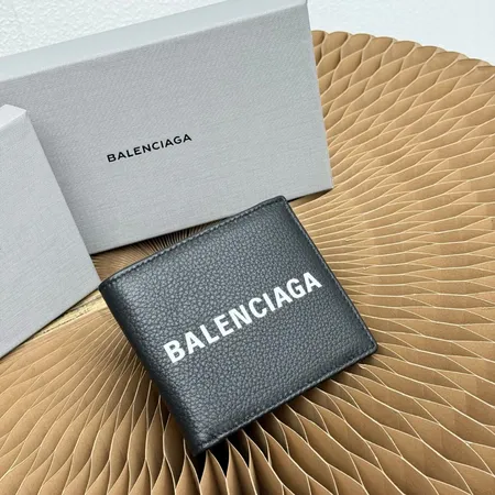 バレンシアガ 長財布