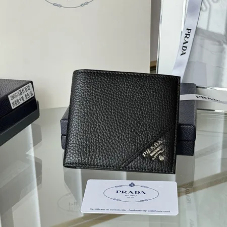 プラダ 折り財布