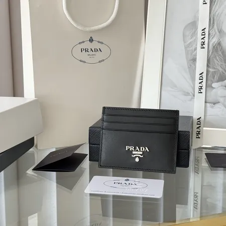 プラダ 長財布