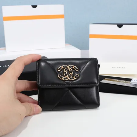 シャネル 折り財布