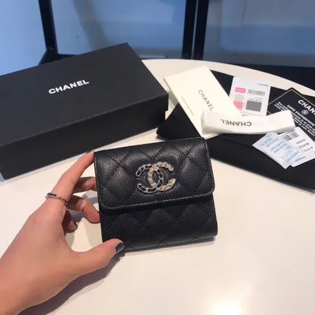シャネル 折り財布