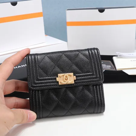 シャネル 折り財布