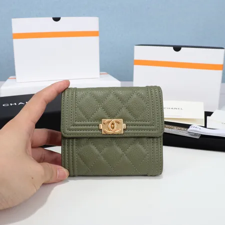 シャネル 折り財布