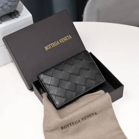 ボッテガ ヴェネタ 名刺入れ