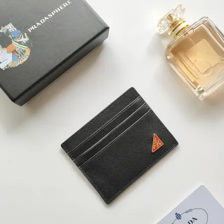 プラダ 長財布