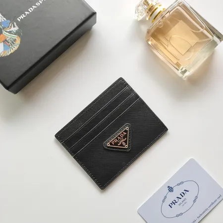 プラダ 長財布