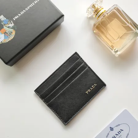 プラダ 長財布