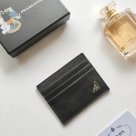 プラダ 長財布