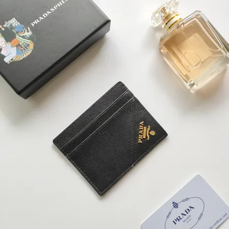 プラダ 長財布