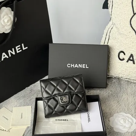 シャネル 折り財布