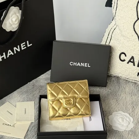 シャネル 折り財布