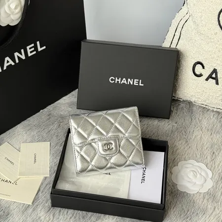 シャネル 折り財布