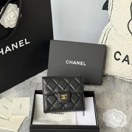 シャネル 折り財布