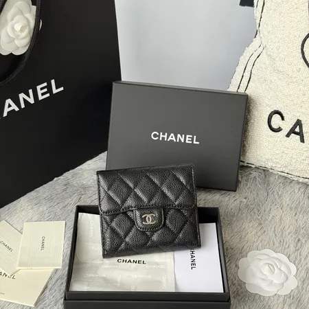 シャネル 折り財布