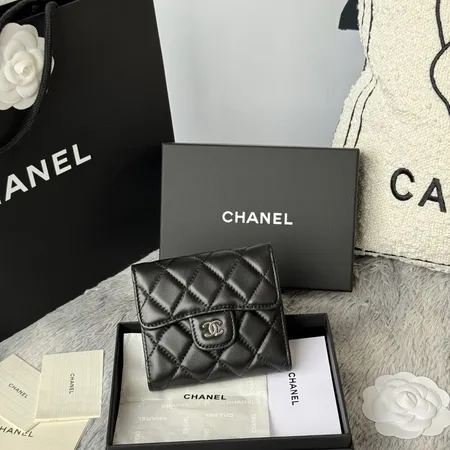 シャネル 折り財布