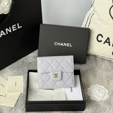 シャネル 折り財布