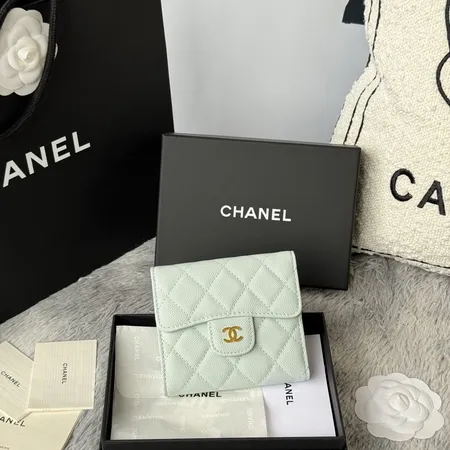 シャネル 折り財布