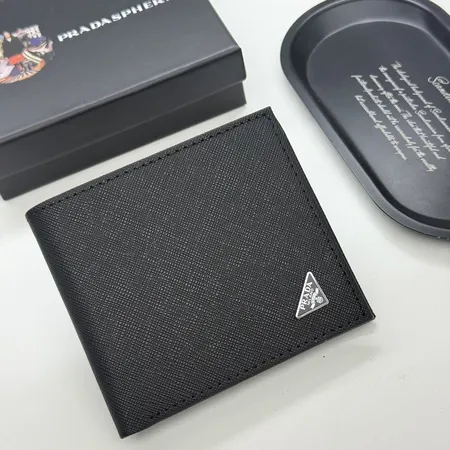 プラダ 折り財布