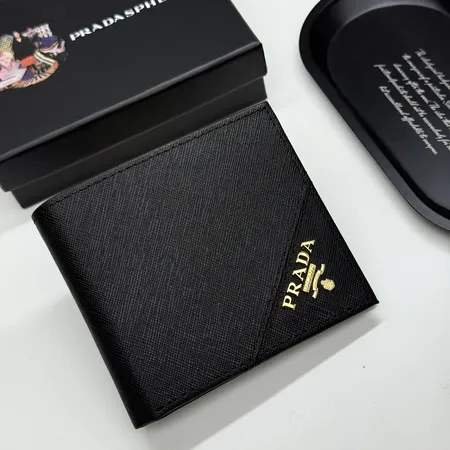 プラダ 折り財布