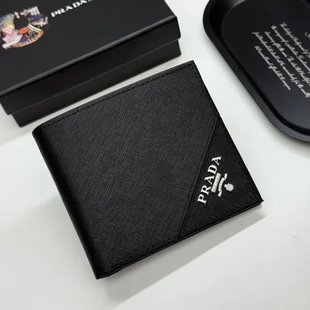 プラダ 折り財布