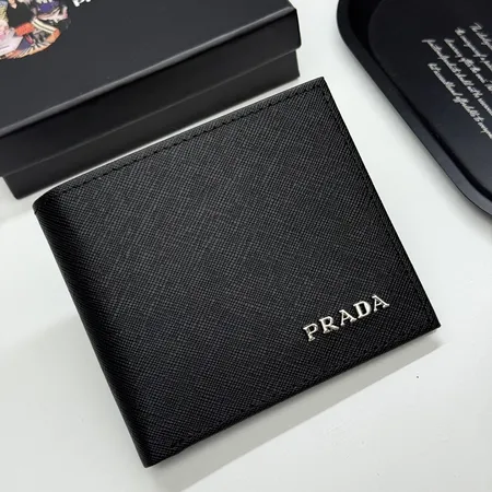 プラダ 折り財布