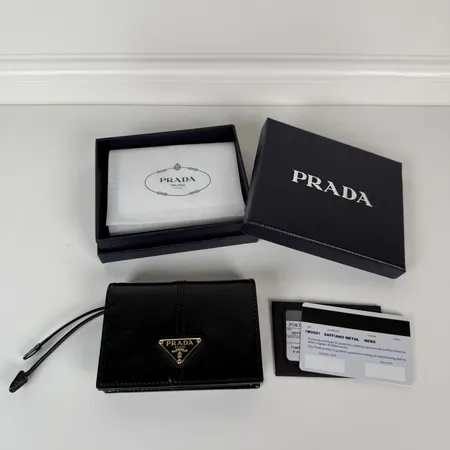 プラダ 折り財布