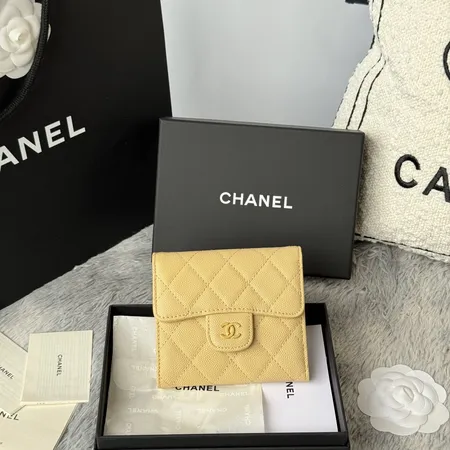 シャネル 折り財布