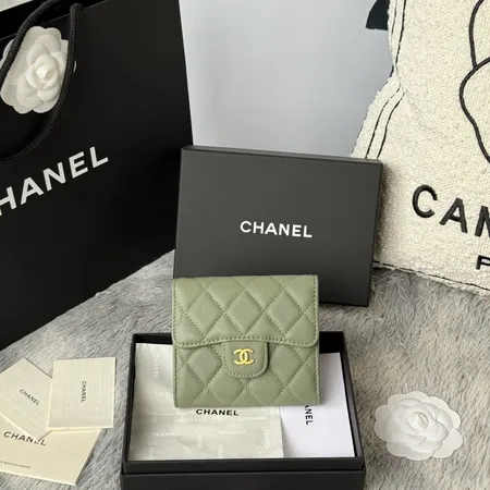 シャネル 折り財布