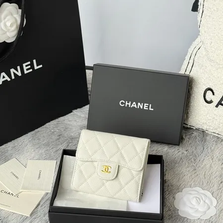 シャネル 折り財布