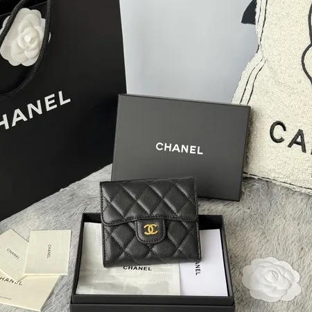 シャネル 折り財布