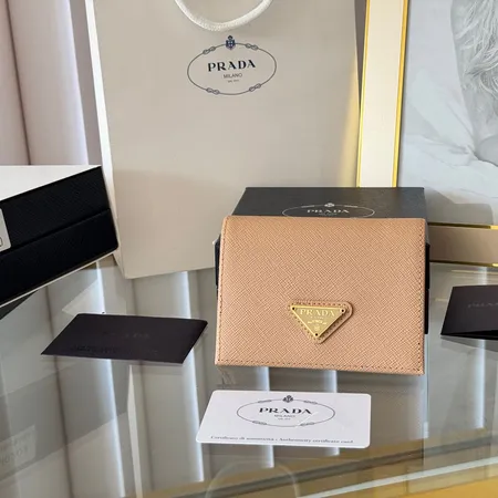プラダ 折り財布