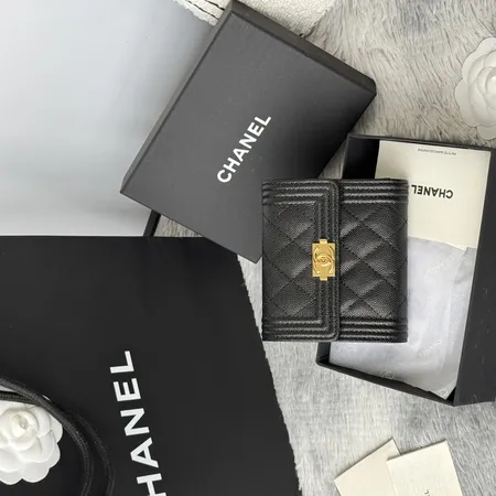 シャネル 折り財布