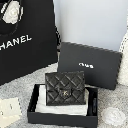 シャネル 折り財布