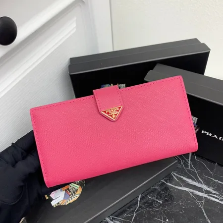 プラダ 折り財布