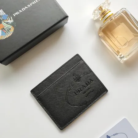 プラダ 長財布