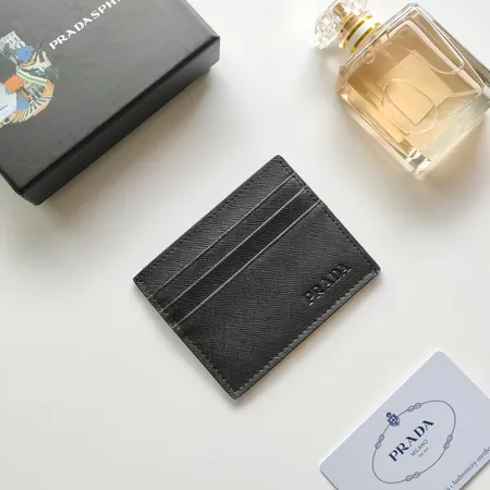 プラダ 長財布