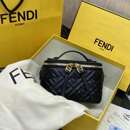 フェンディ キーケース