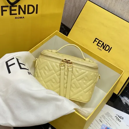 フェンディ キーケース