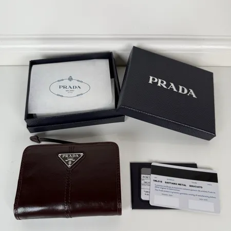 プラダ 折り財布