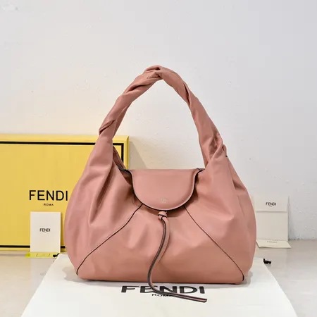 フェンディ キーケース